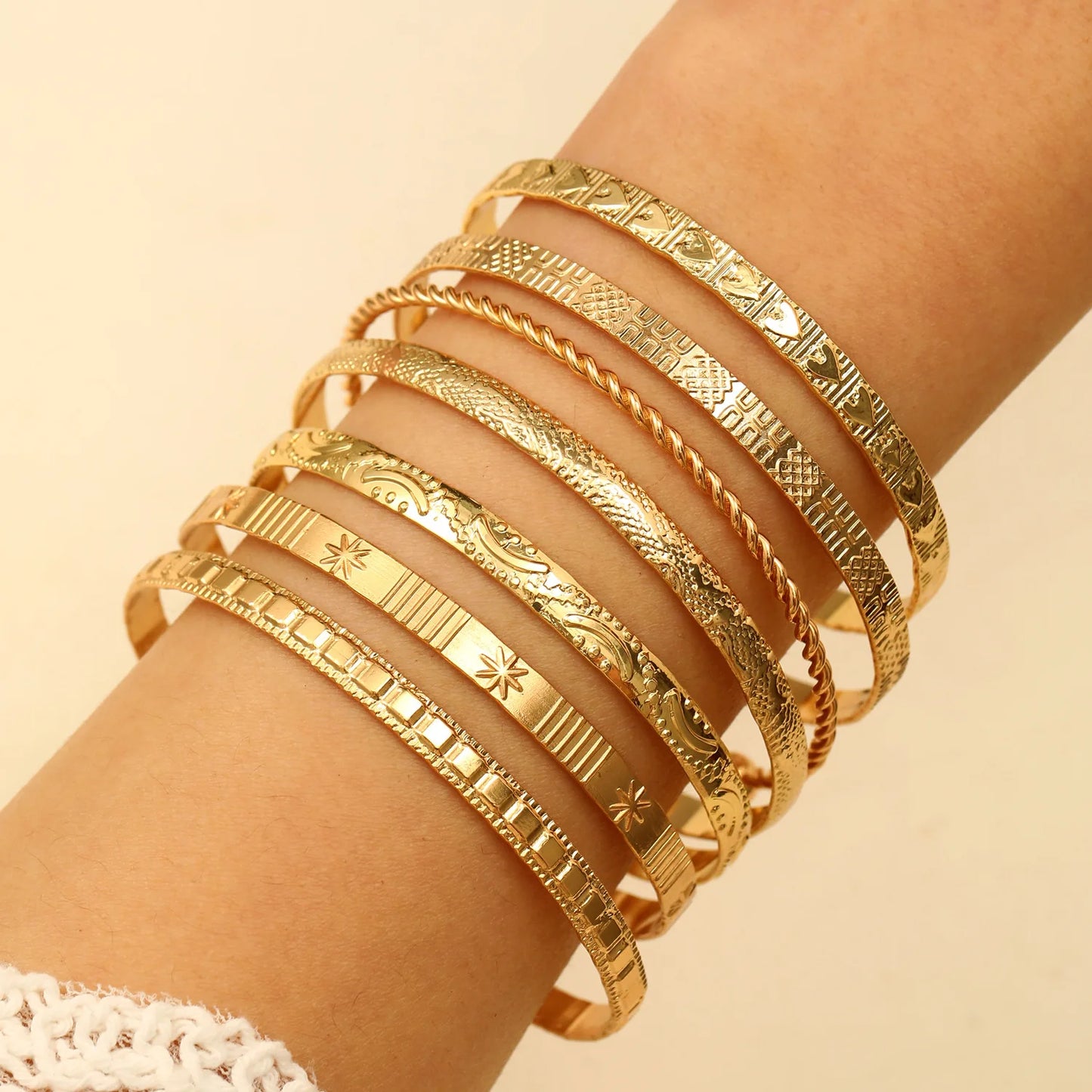 7pcs/set Retro Gold Carved Heart Hexagon Star Twists Geometric Opening Bangle Set Women Cuff Bracelet Fashion Jewelry